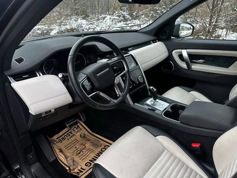Used 2023 Land Rover Discovery Sport SE R-Dynamic image 9