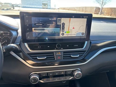 Certified 2024 Nissan Altima 2.5 SR w/ SR Premium Package image 17