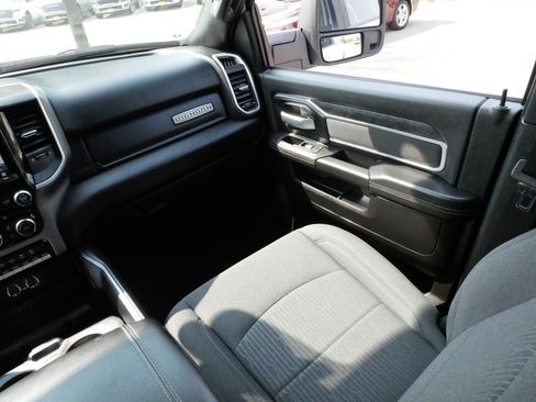 Used 2024 RAM 2500 Big Horn w/ Night Edition AWD/4WD image 11