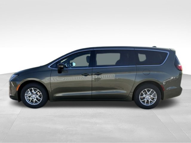 New 2027 Chrysler Pacifica Select FWD image 13