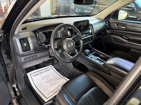 Used 2022 Nissan Pathfinder SL w/ SL Premium Package FWD image 7
