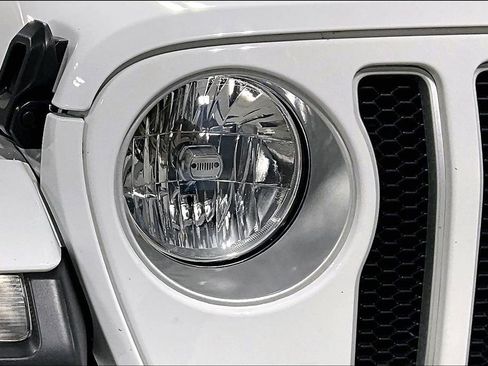 Used 2022 Jeep Wrangler Unlimited Sahara w/ Cold Weather Group image 38