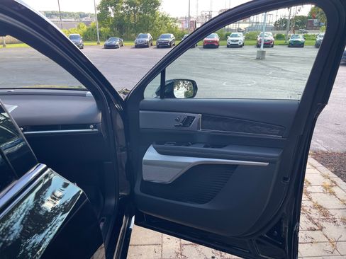 Used 2026 Cadillac Vistiq Sport w/ LPO, Floor Liner Package AWD/4WD image 24