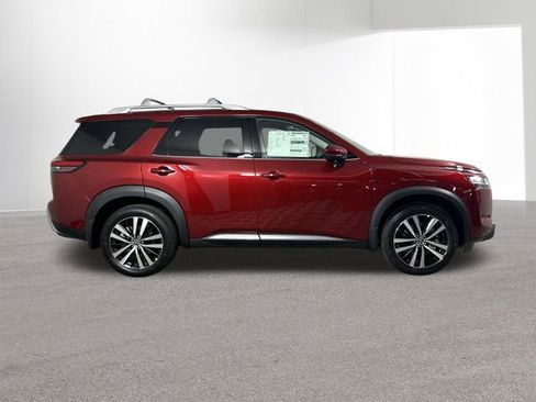 Used 2024 Nissan Pathfinder Platinum w/ Cargo Package AWD/4WD image 5