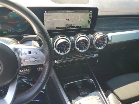 Used 2023 Mercedes-Benz EQB 300 4MATIC image 26