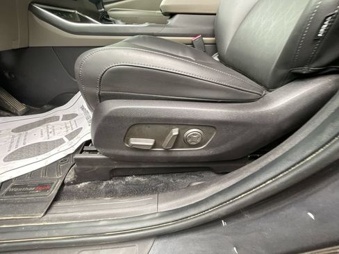 Certified 2025 Kia Carnival EX FWD image 13