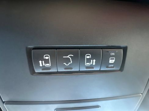 Used 2019 Dodge Grand Caravan SXT FWD image 32