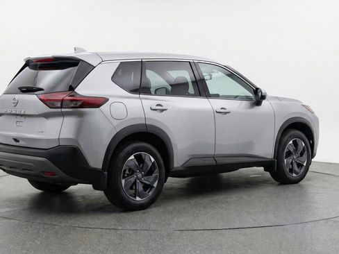 Used 2025 Nissan Rogue SV AWD/4WD image 9
