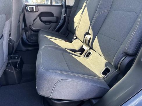 Used 2025 Jeep Gladiator Sport image 11