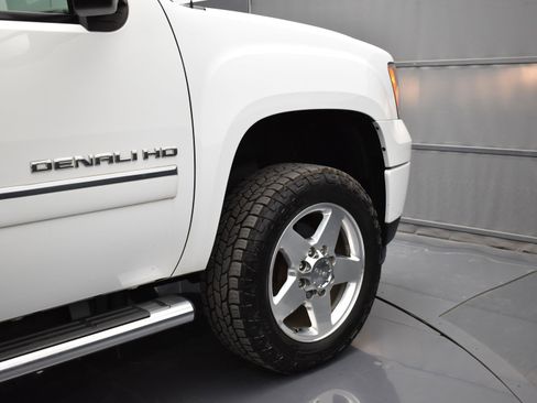 Used 2014 GMC Sierra 2500 Denali w/ Suspension Package, Off-Road image 45