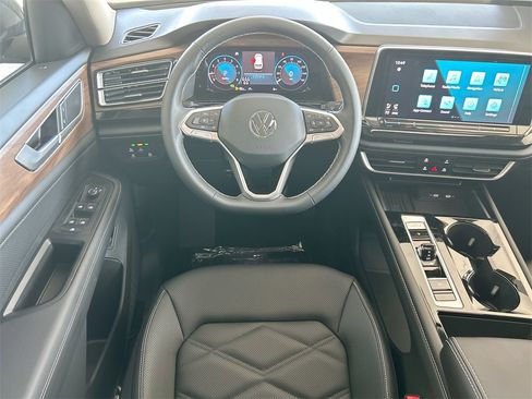 New 2026 Volkswagen Atlas SE image 40