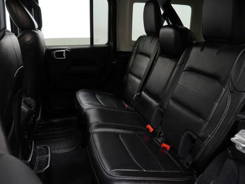 Used 2020 Jeep Wrangler Unlimited Sahara w/ Cold Weather Group AWD/4WD image 12