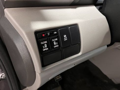 Used 2016 Honda Odyssey SE image 18