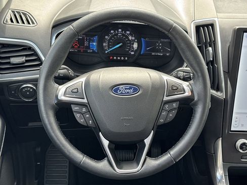 Used 2021 Ford Edge Titanium image 23