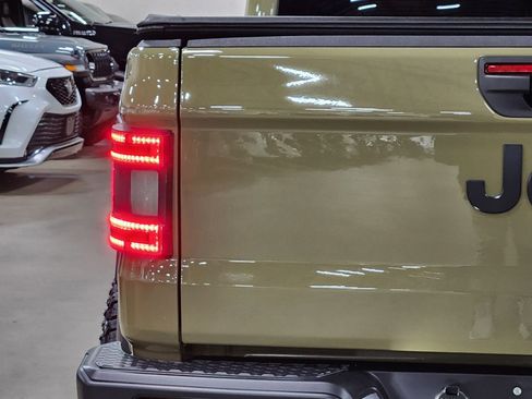 Used 2025 Jeep Gladiator Sport image 20