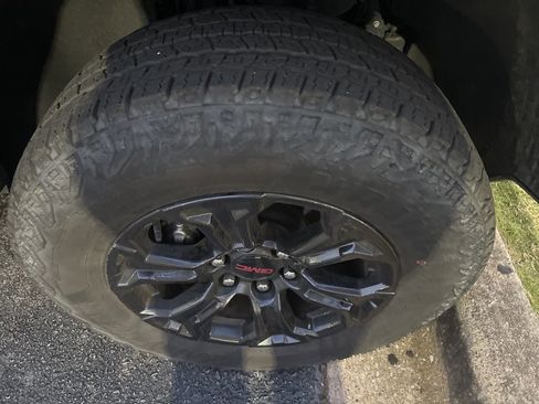 Used 2024 GMC Canyon Elevation w/ Convenience Package image 4