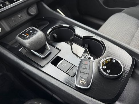 Certified 2023 Nissan Rogue SV image 30