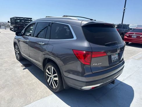Used 2018 Honda Pilot Touring image 3