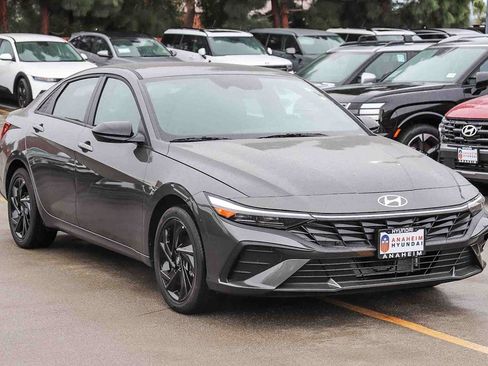 New 2026 Hyundai Elantra SEL FWD image 3