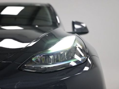 Used 2025 Tesla Model Y Long Range AWD/4WD image 3