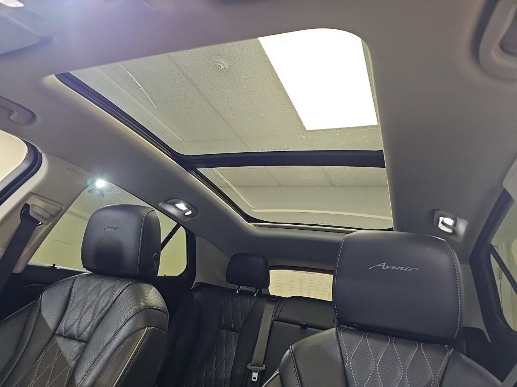 Used 2023 Buick Envision Avenir AWD/4WD image 29