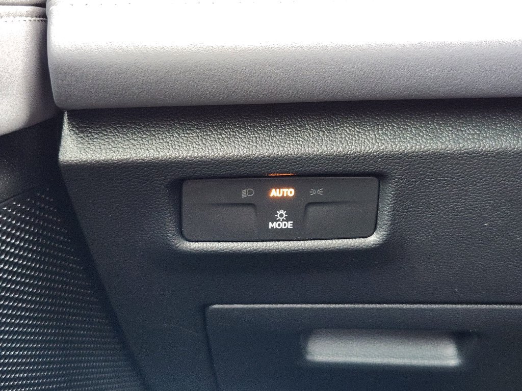 Certified 2025 Volkswagen Tiguan SE AWD/4WD image 17