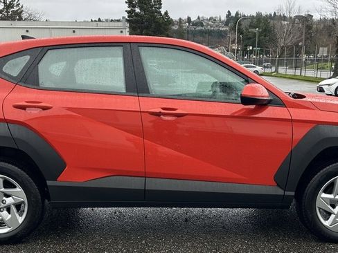 Used 2024 Hyundai Kona SE image 4