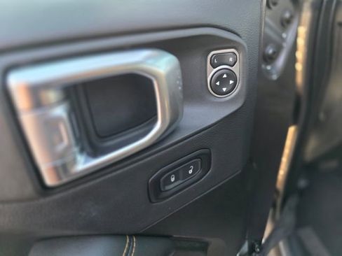 Used 2025 Jeep Wrangler Unlimited Sahara image 20