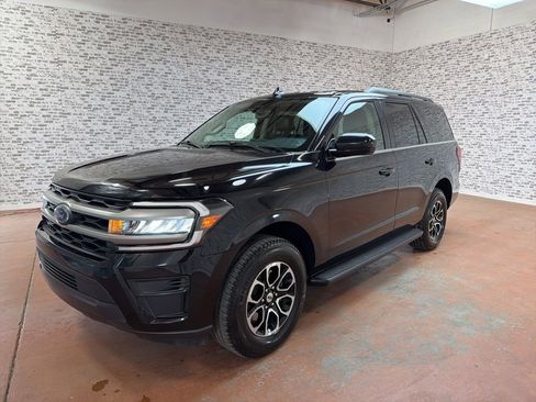 Used 2024 Ford Expedition XLT AWD/4WD image 3