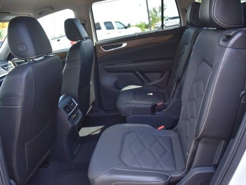 Used 2024 Volkswagen Atlas SE AWD/4WD image 20