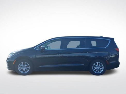 Used 2024 Chrysler Pacifica Touring-L image 22