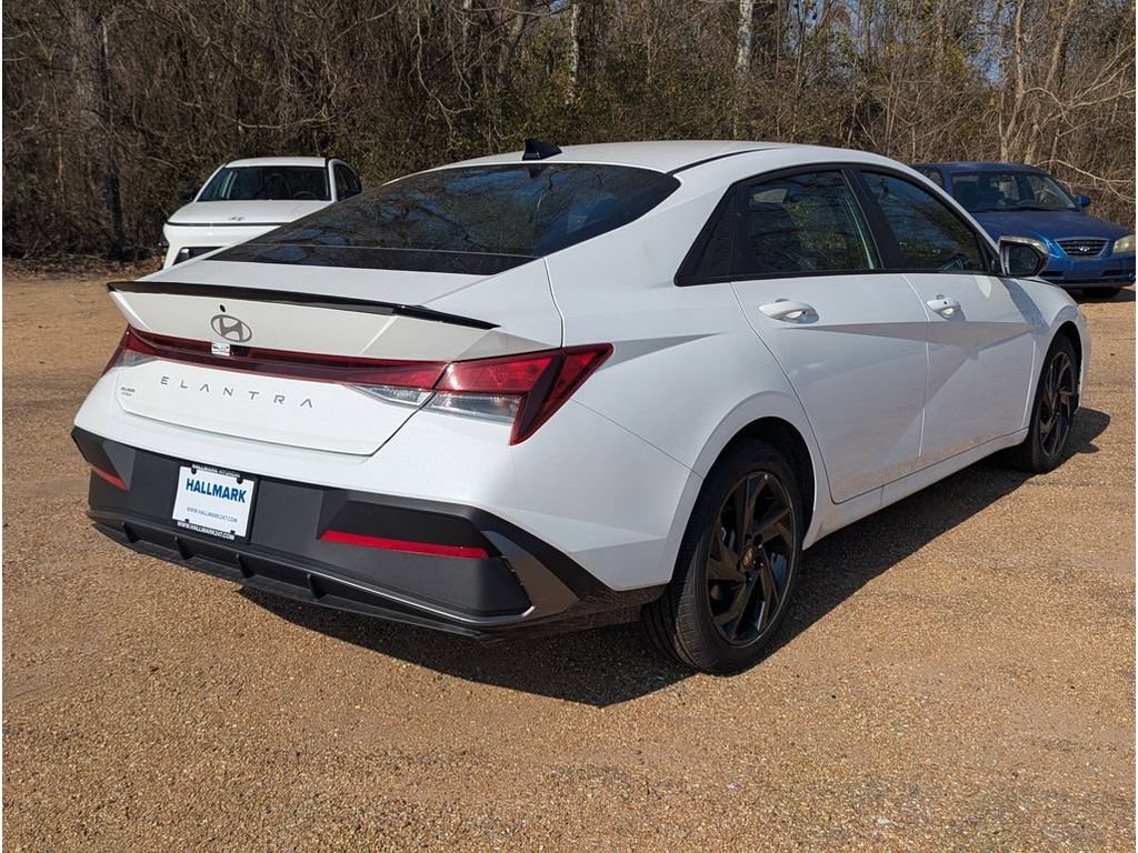 New 2026 Hyundai Elantra SEL FWD image 4
