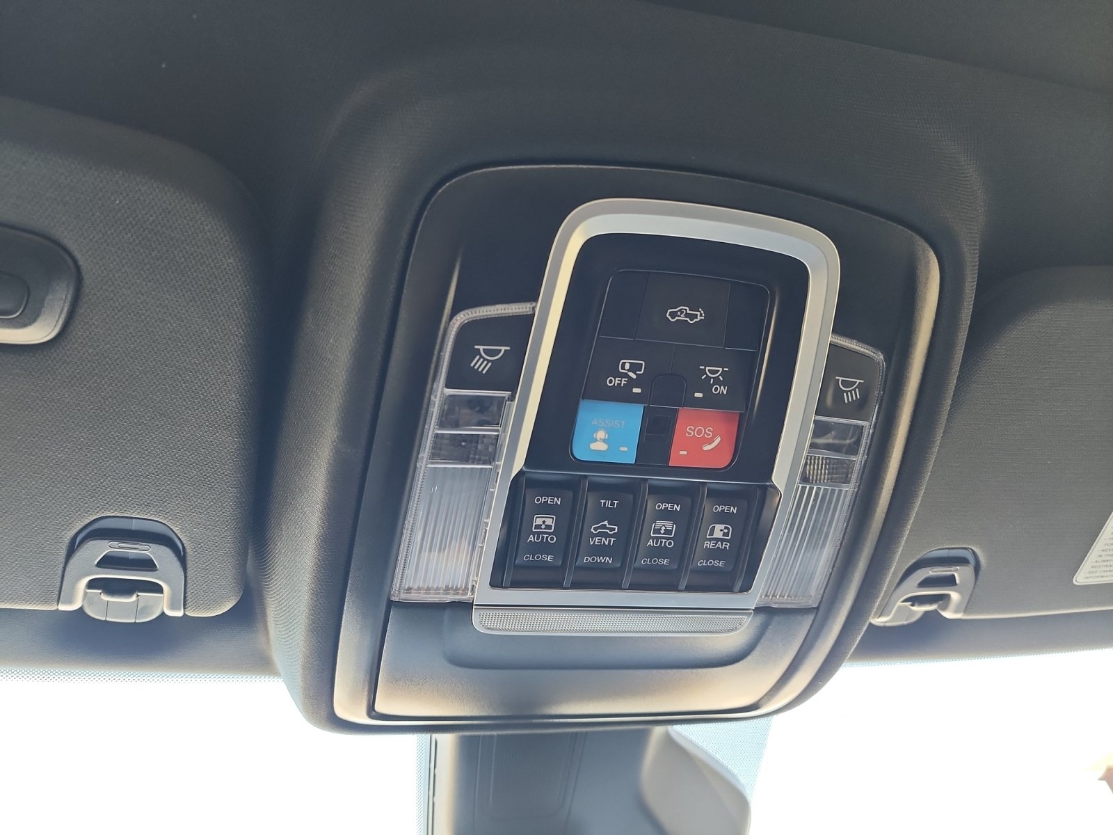 Used 2025 RAM 1500 Laramie AWD/4WD image 24
