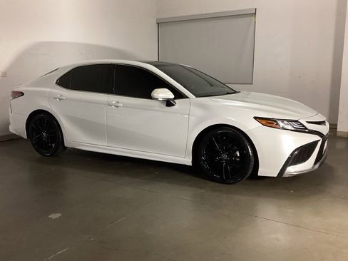 Used 2022 Toyota Camry XSE image 9