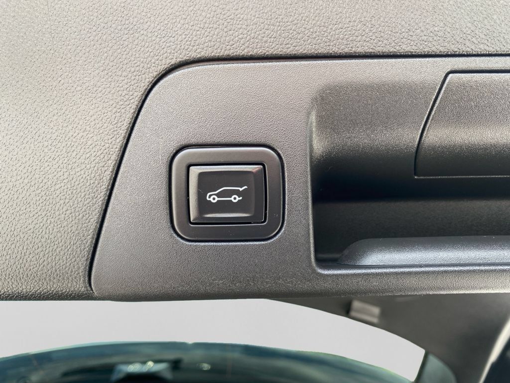 Used 2023 Buick Envision Avenir AWD/4WD image 14