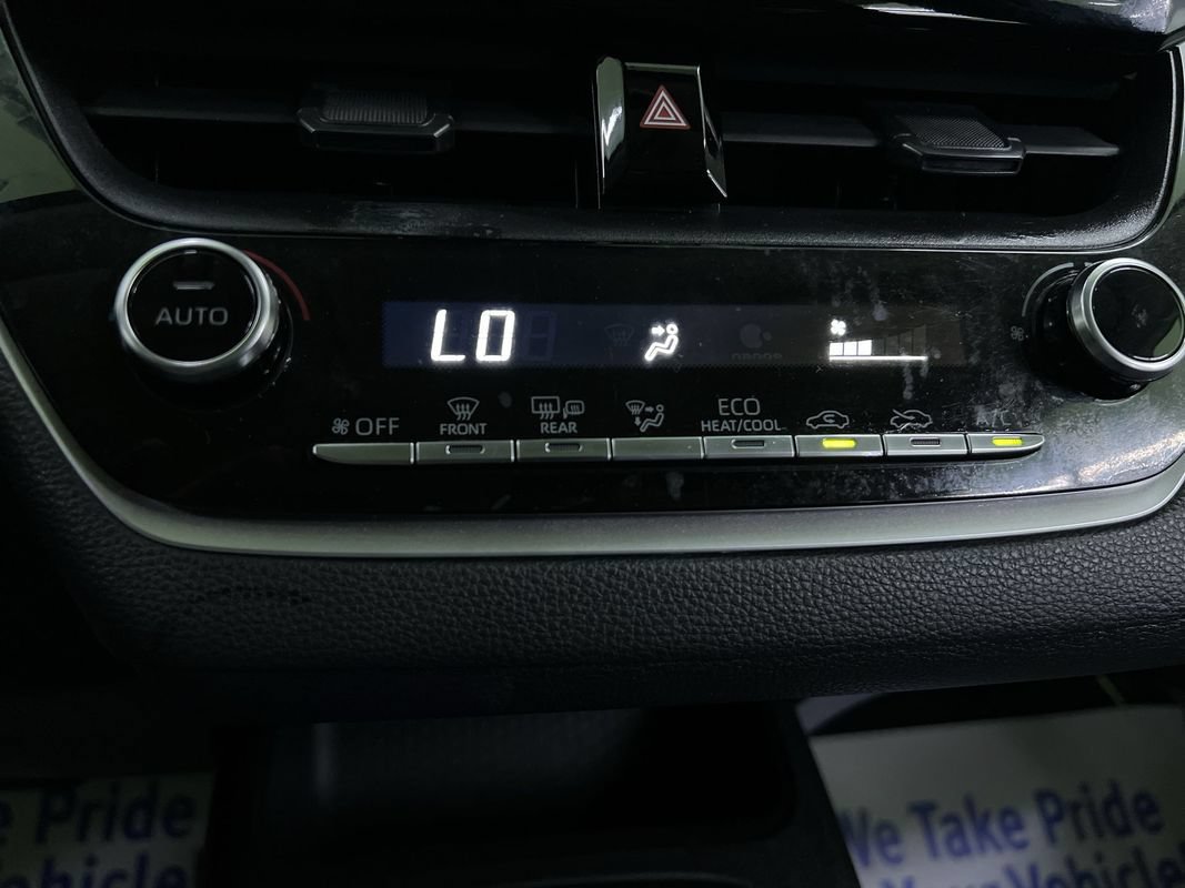 Used 2021 Toyota Corolla LE FWD image 23