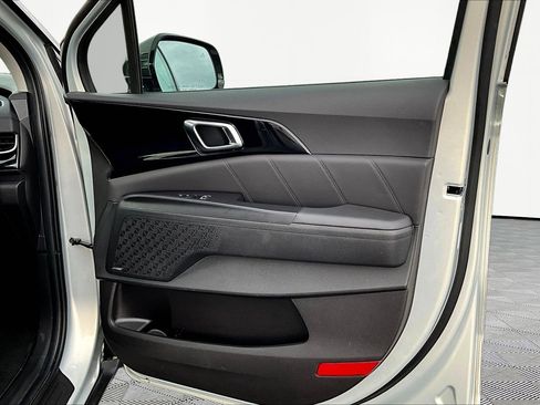 Used 2025 Kia Carnival SX Prestige FWD image 29