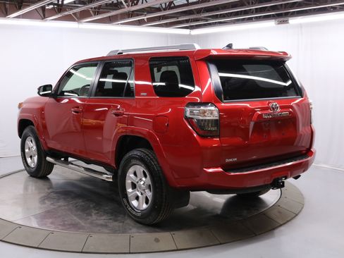 Used 2016 Toyota 4Runner SR5 image 5