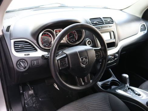 Used 2017 Dodge Journey SE w/ Flexible Seating Group image 15