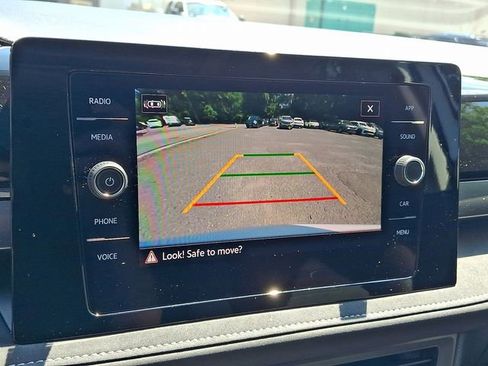 Certified 2025 Volkswagen Taos SE image 24