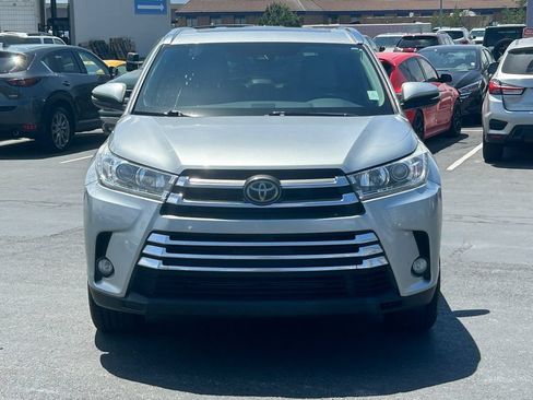 Used 2017 Toyota Highlander Limited AWD/4WD image 10