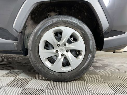 Used 2022 Toyota RAV4 LE image 11