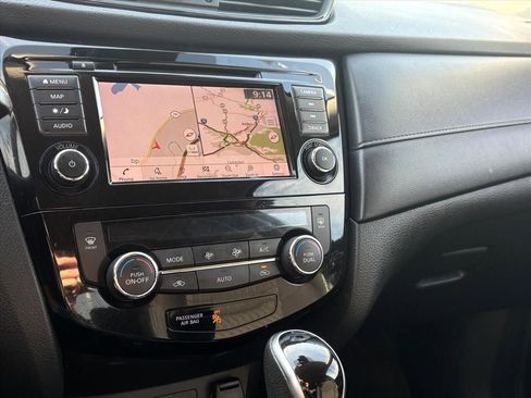 Used 2019 Nissan Rogue SV w/ Premium Package image 8