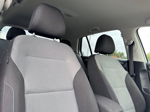 Used 2016 Volkswagen e-Golf SE w/ DC Fast Charging Package image 19