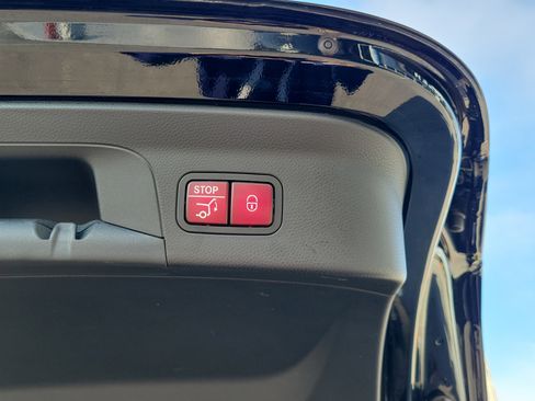 Used 2022 Mercedes-Benz GLC 300 4MATIC Coupe image 17