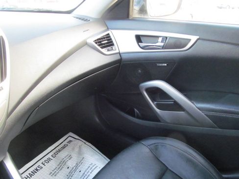 Used 2015 Hyundai Veloster RE:FLEX Edition image 12