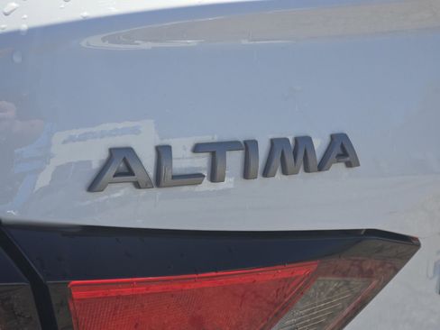Used 2025 Nissan Altima 2.5 SV image 30