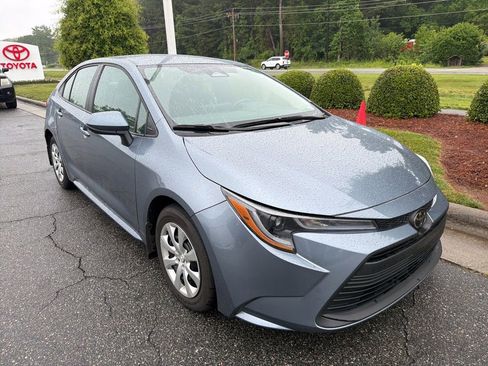 Used 2025 Toyota Corolla LE FWD image 4
