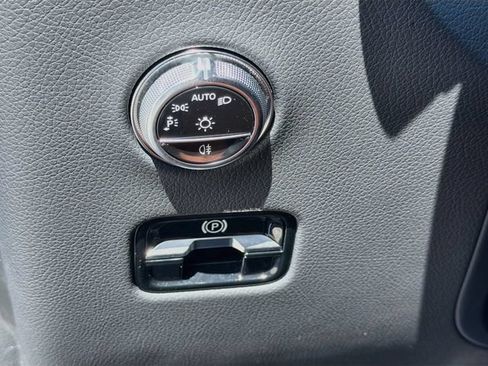 Used 2023 Mercedes-Benz GLC 300 image 36