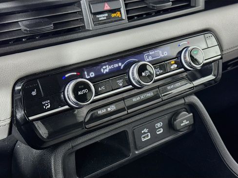 Certified 2025 Honda Pilot Touring image 16
